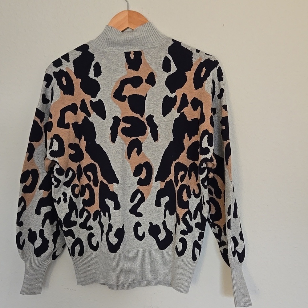 Ted Baker Gray and Tan Leopard Print Mock Neck Sweater Size 2/M - Picture 3 of 10